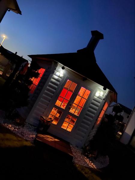 Weiße Grillkota Grillhaus Grillhütte Grillhaus Winter Garten Laube 9.2 m² Kota